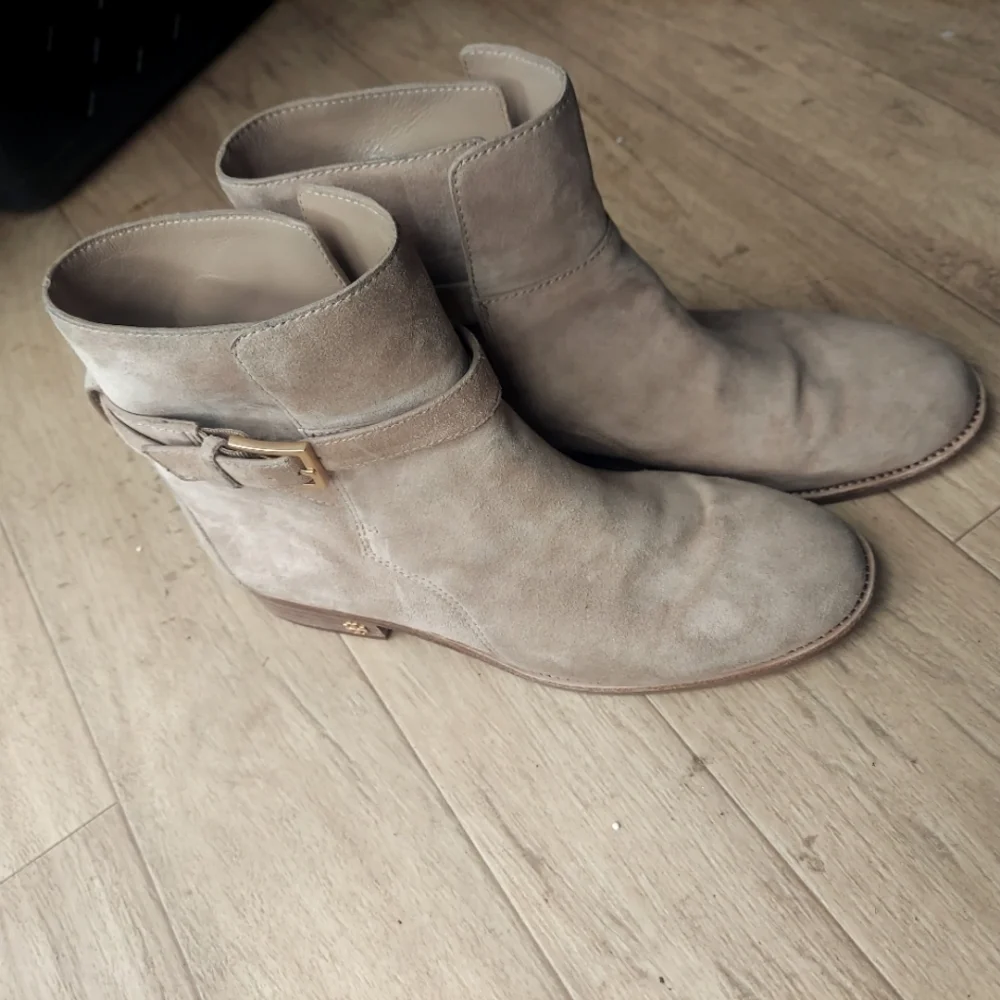 10m Tory Burch Brooke Ankle Bootie Beige Suede Moto Boots Womens‎